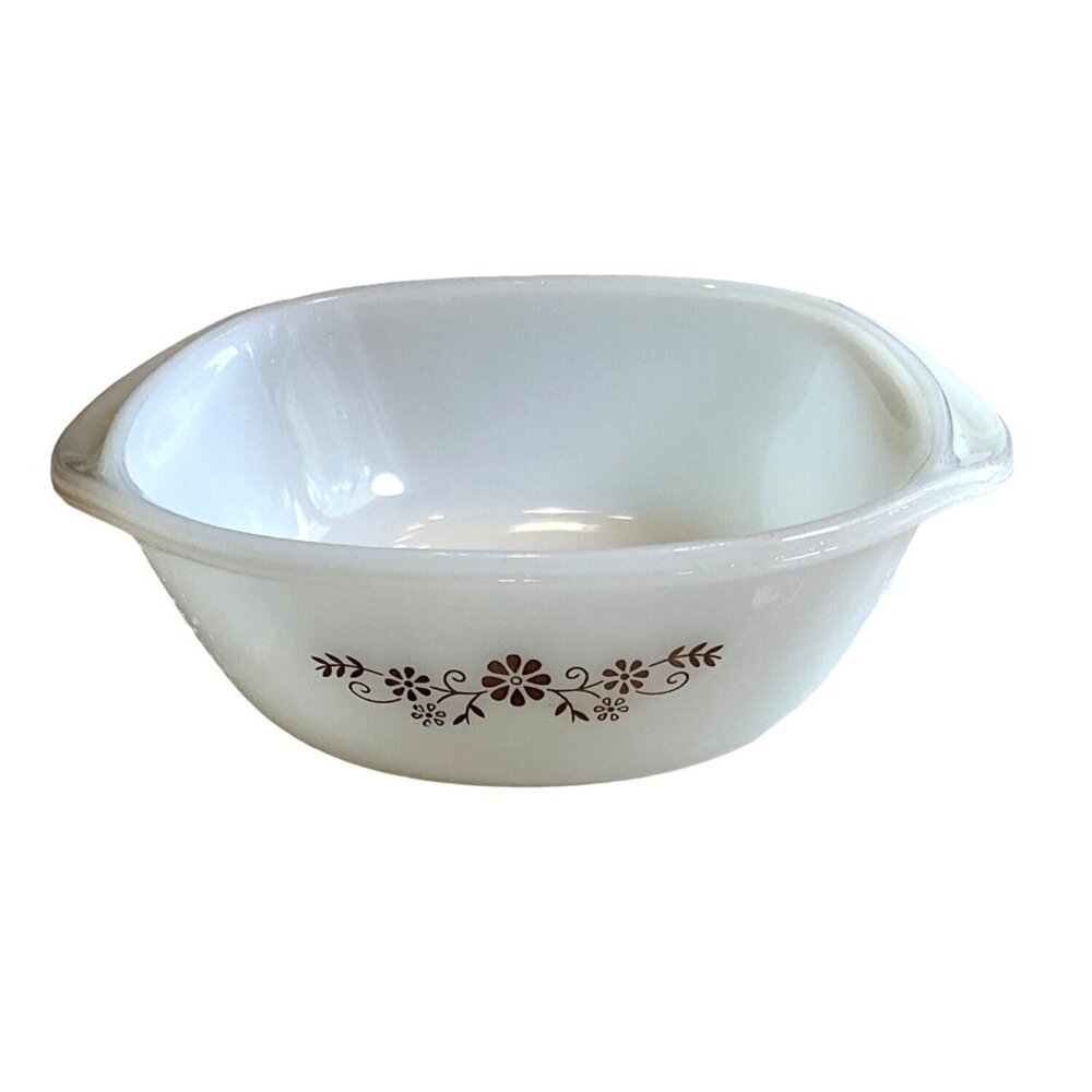 Vintage‎ Pyro-O-Rey 23 Dynaware White. Milk Glass Brown Daisy 7" Diameter